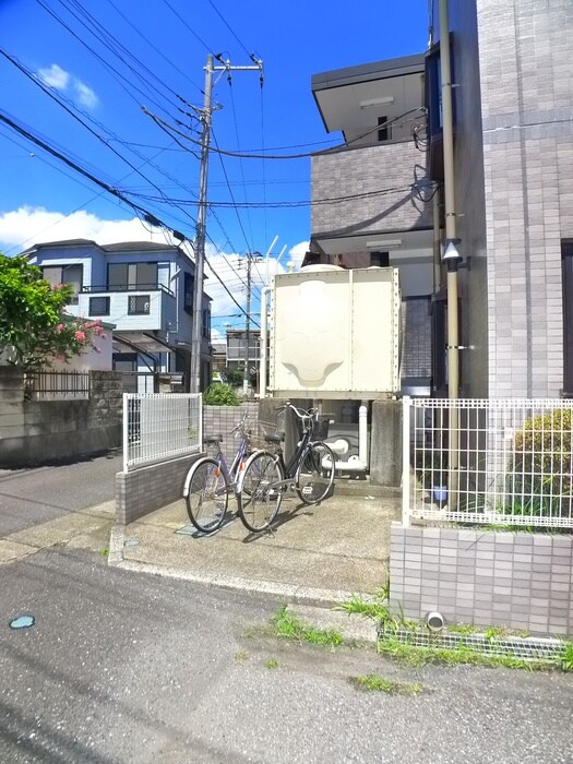 物件外観写真2　(駐輪場)