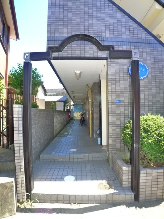 物件外観写真3　(エントランス部分)