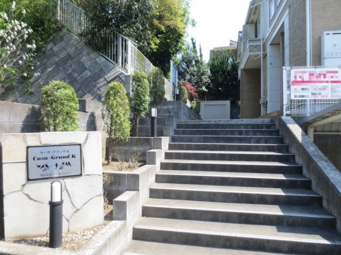 物件外観写真2　(エントランス部分)