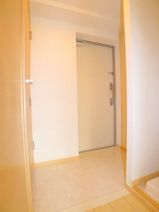 物件内観写真10　(玄関)