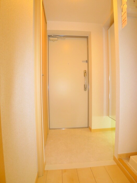 物件内観写真11　(玄関)