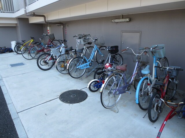 物件外観写真2　(駐輪場)