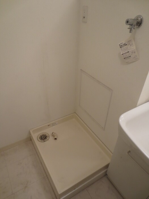 物件内観写真14　(洗濯機置場)