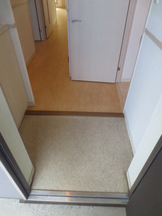 物件内観写真17　(玄関)