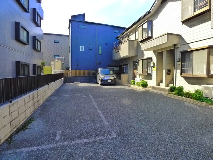 物件外観写真3　(駐車場)