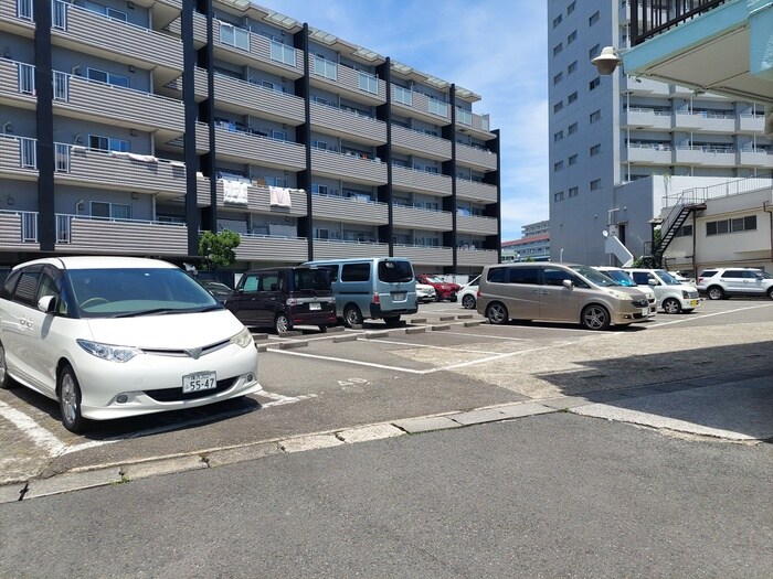 物件外観写真3　(駐車場)