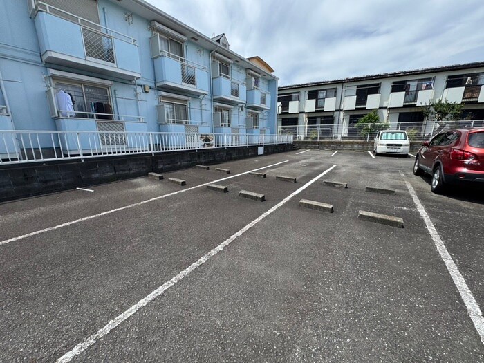 物件外観写真6　(駐車場)