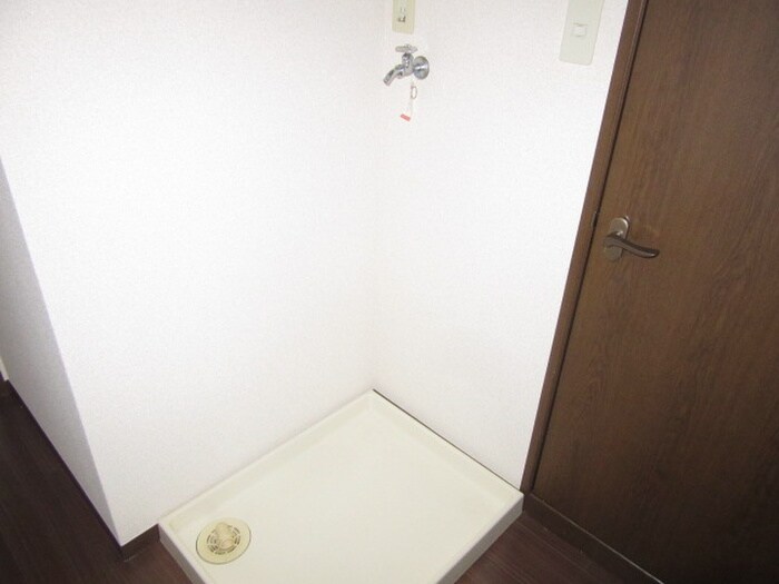 物件内観写真11　(洗濯機置場)