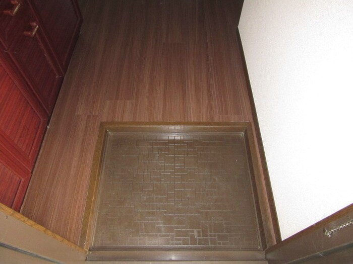 物件内観写真16　(玄関)