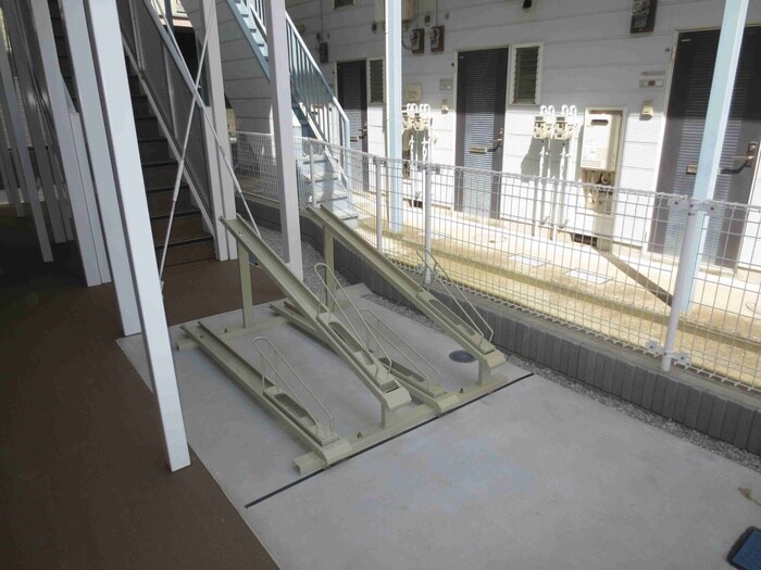 物件外観写真3　(駐輪場)