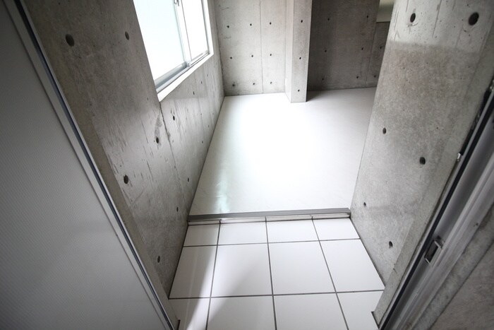 物件内観写真7　(玄関)