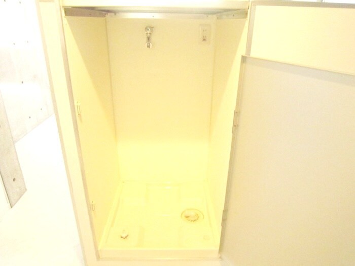 物件内観写真12　(洗濯機置場)