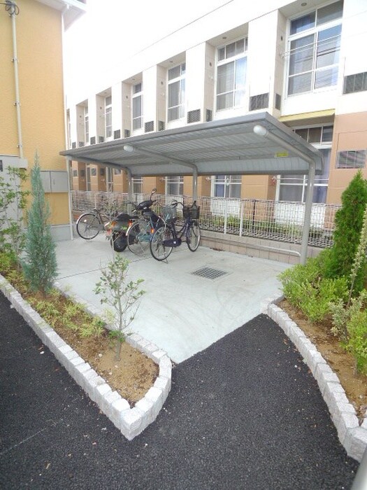 物件外観写真2　(駐輪場)