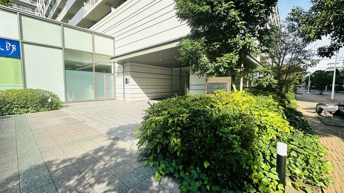 物件外観写真2　(エントランス部分)