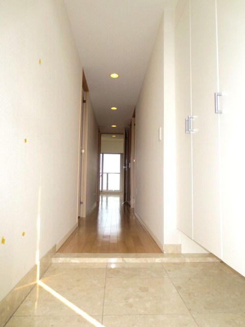 物件内観写真8　(玄関)