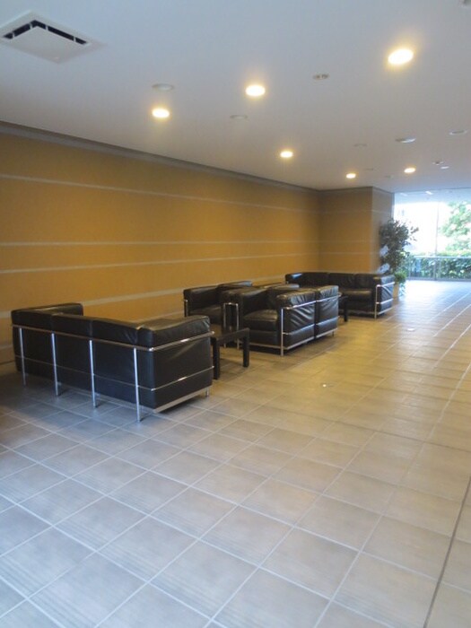 物件外観写真4　(エントランス部分)