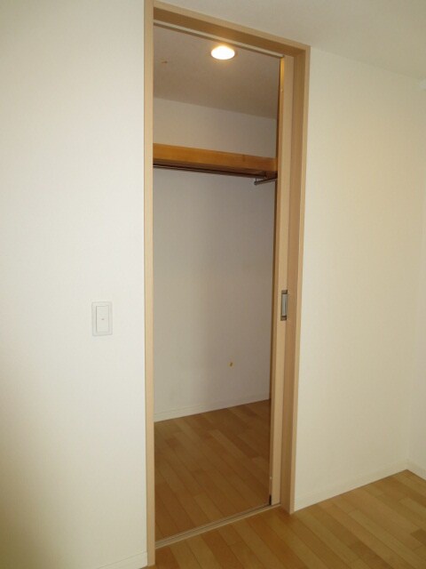 物件内観写真12　(収納)