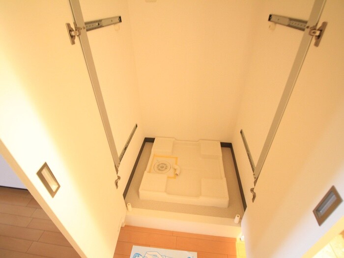 物件内観写真15　(洗濯機置場)