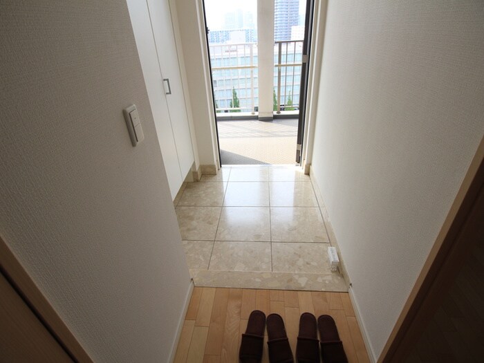 物件内観写真17　(玄関)