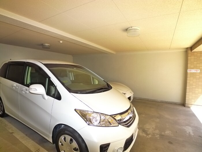 物件外観写真4　(駐車場)