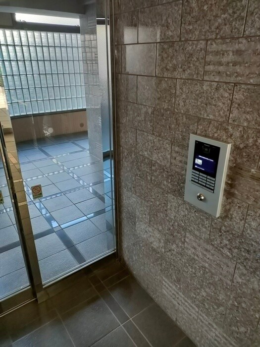 物件外観写真6　(エントランス部分)