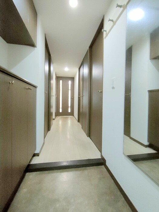 物件内観写真18　(玄関)