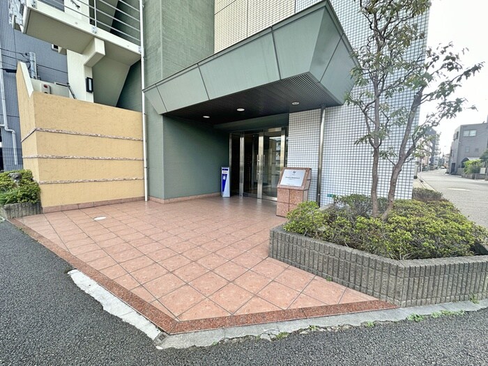 物件外観写真2　(エントランス部分)