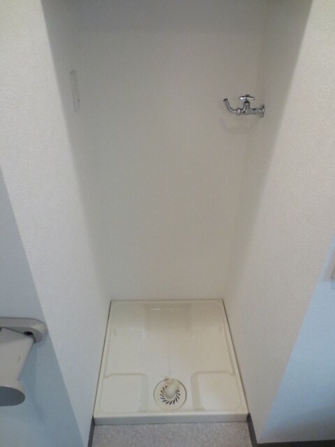 物件内観写真13　(洗濯機置場)