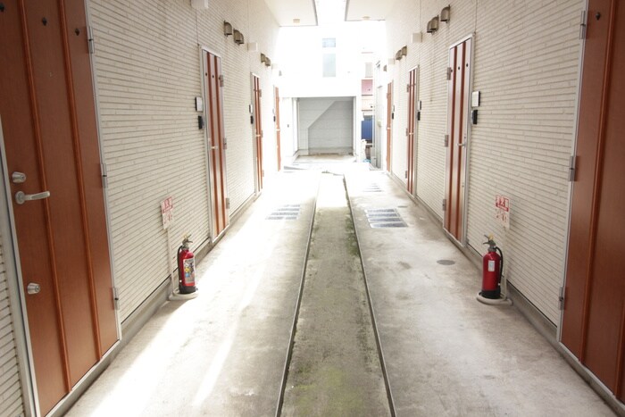 物件外観写真4　(エントランス部分)