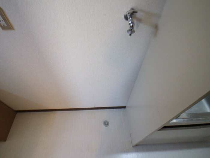 物件内観写真10　(洗濯機置場)