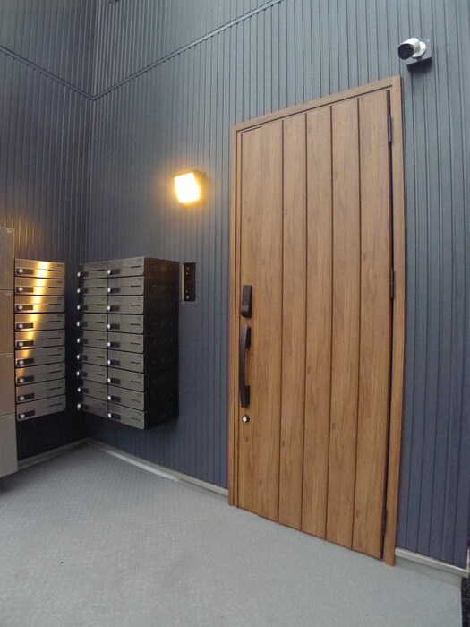 物件外観写真4　(エントランス部分)