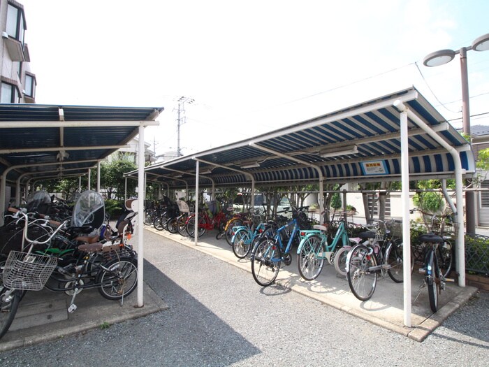物件外観写真5　(駐輪場)