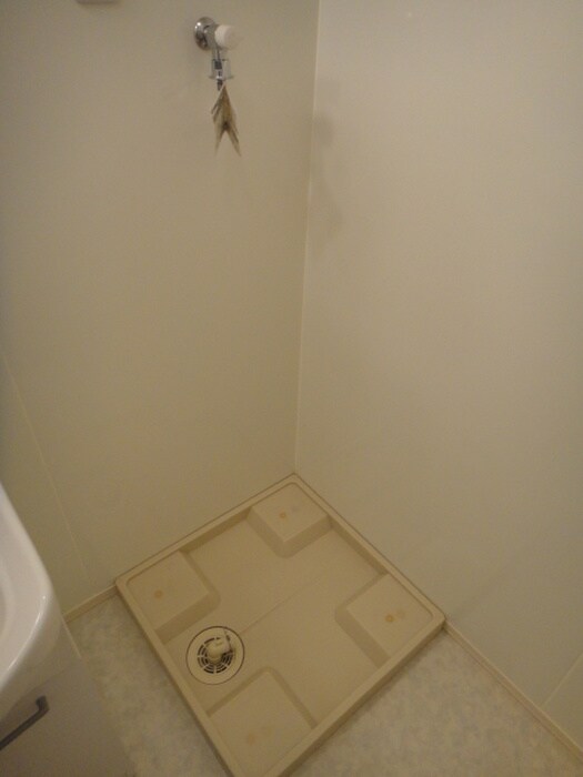 物件内観写真5　(洗濯機置場)