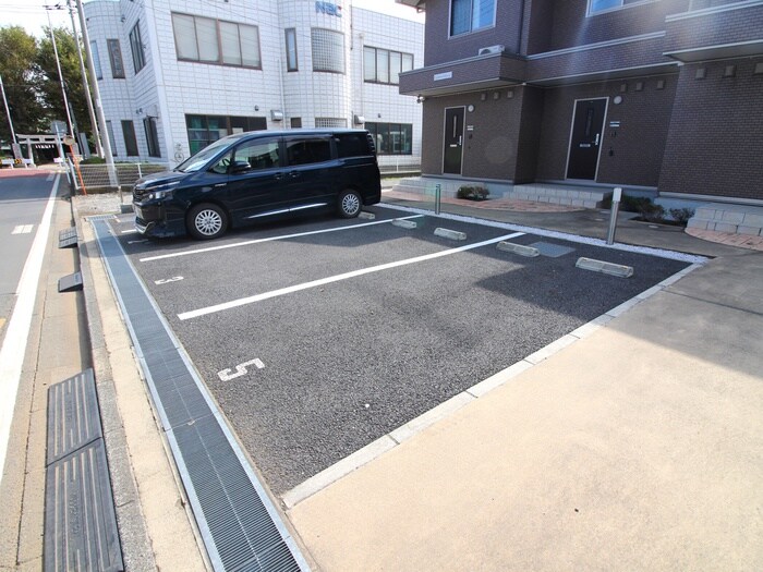 物件外観写真3　(駐車場)