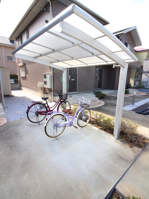 物件外観写真4　(駐輪場)