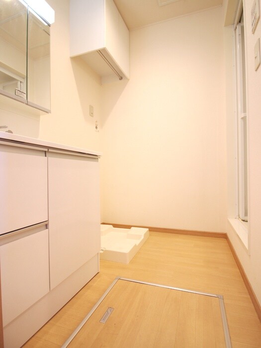 物件内観写真13　(洗濯機置場)