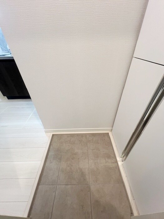 物件内観写真13　(玄関)