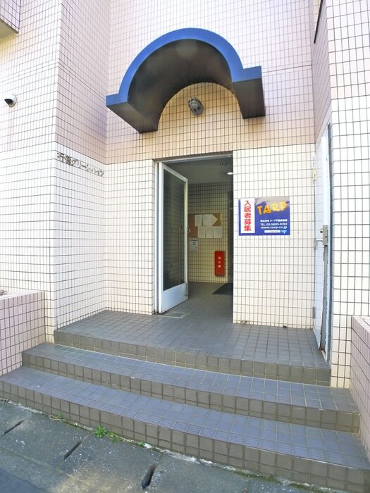 物件外観写真2　(エントランス部分)