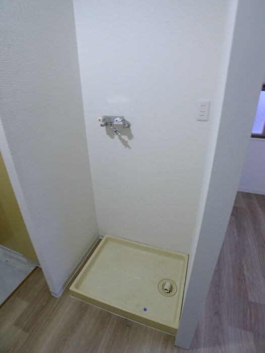 物件内観写真12　(洗濯機置場)