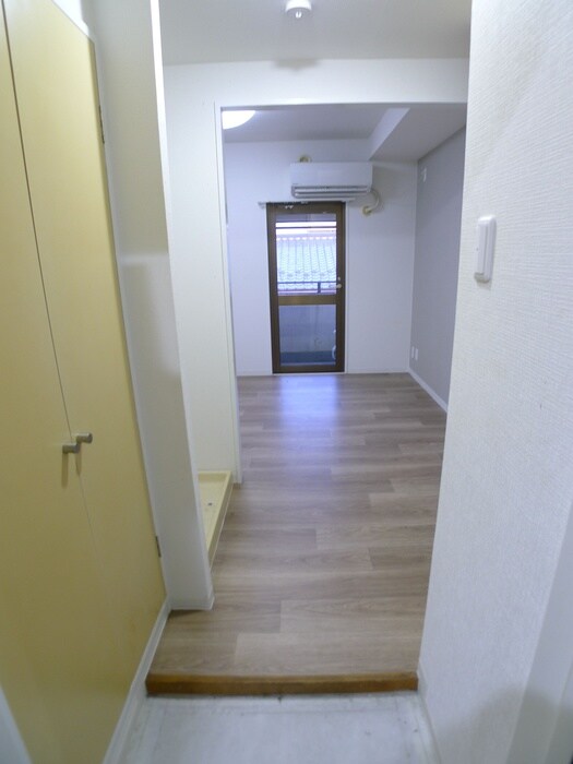 物件内観写真16　(玄関)