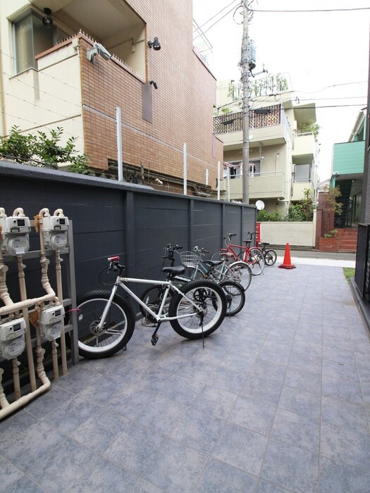 物件外観写真5　(駐輪場)