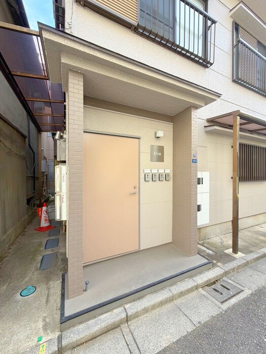 物件外観写真3　(エントランス部分)