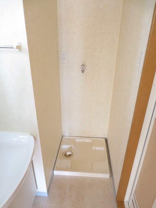 物件内観写真15　(洗濯機置場)