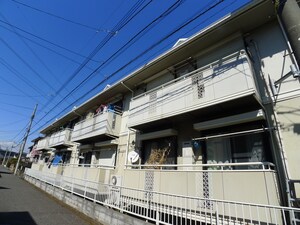 ドルフ滝山　Ａ棟外観写真