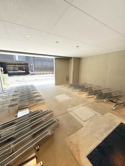 物件外観写真5　(駐輪場)