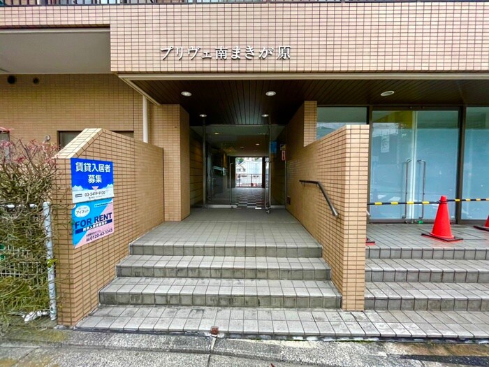 物件外観写真3　(エントランス部分)