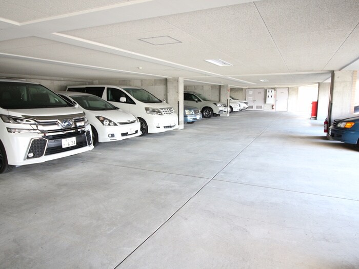 物件外観写真6　(駐車場)