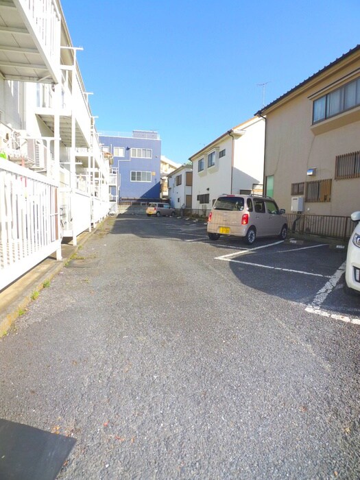 物件外観写真2　(駐車場)