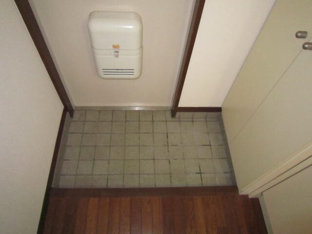 物件内観写真16　(玄関)