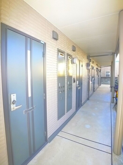 物件外観写真6　(エントランス部分)